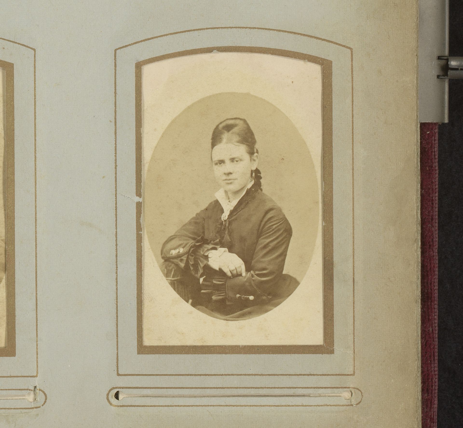 Portret van een vrouw by Hermanus Jodocus Weesing