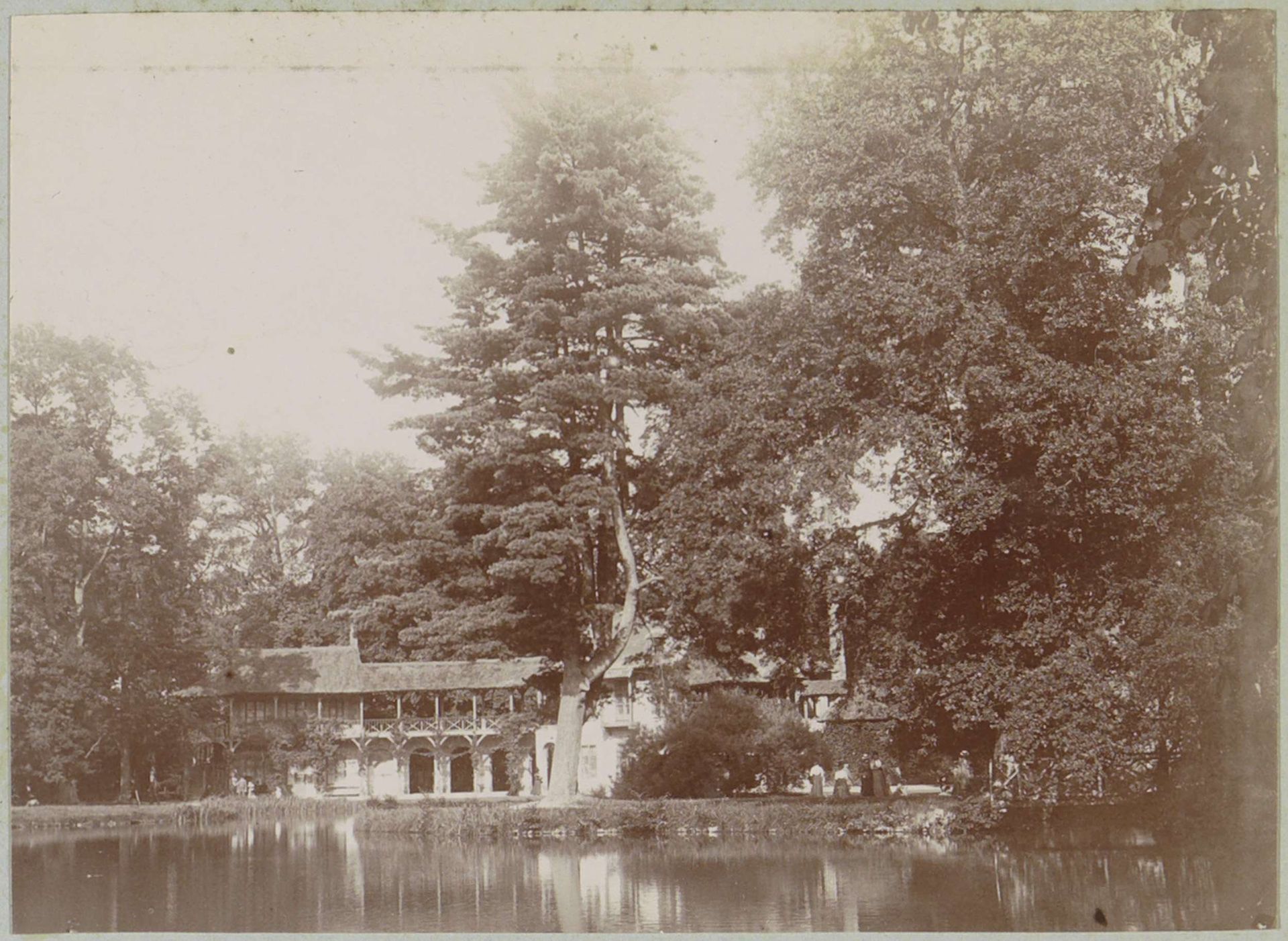 Gezicht op La Maison du Seigneur in Petit Trianon bij Versailles by Delizy