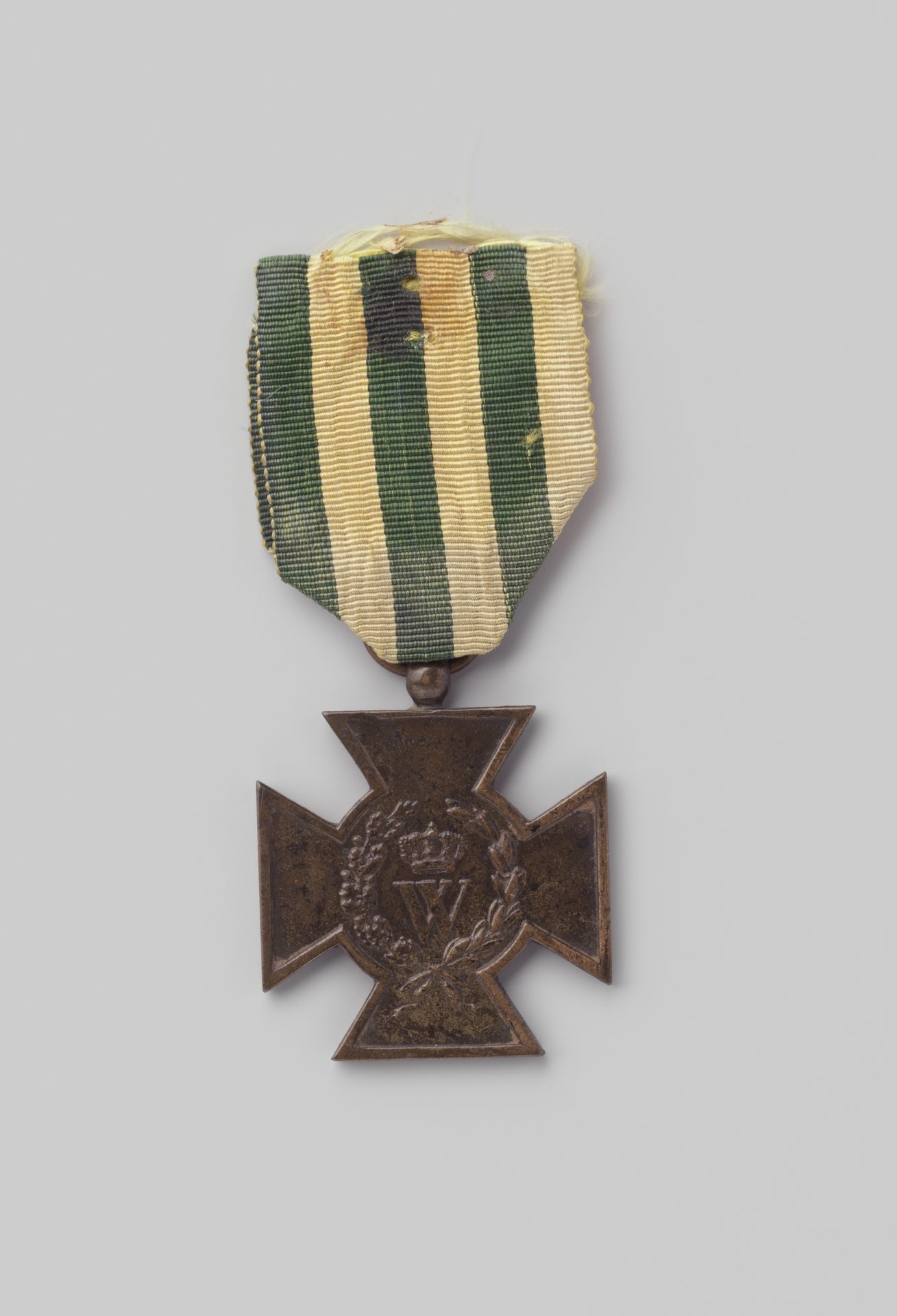 Metalen Kruis 1830-1831 aan Vrijwilligerslint by Anonymous