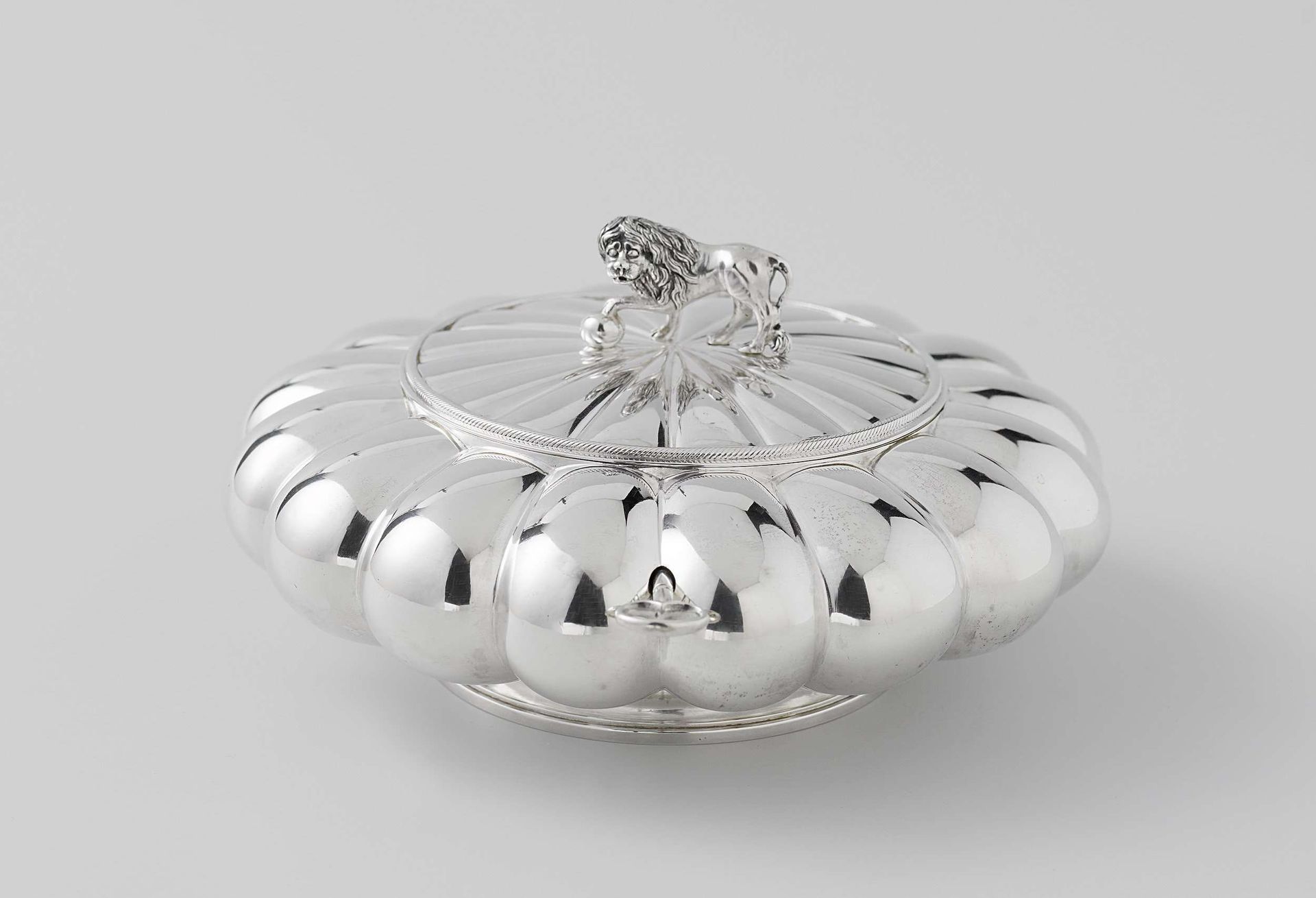 Three-piece tea service by Theodorus Gerardus Bentvelt