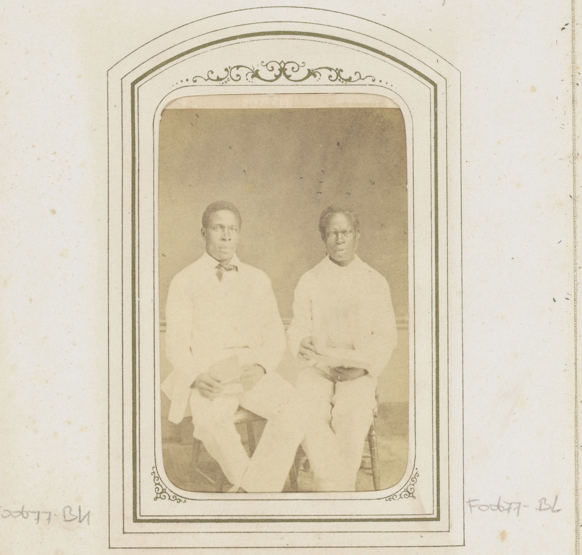 Portret van twee onbekende Surinaamse mannen by Selomoh del Castilho