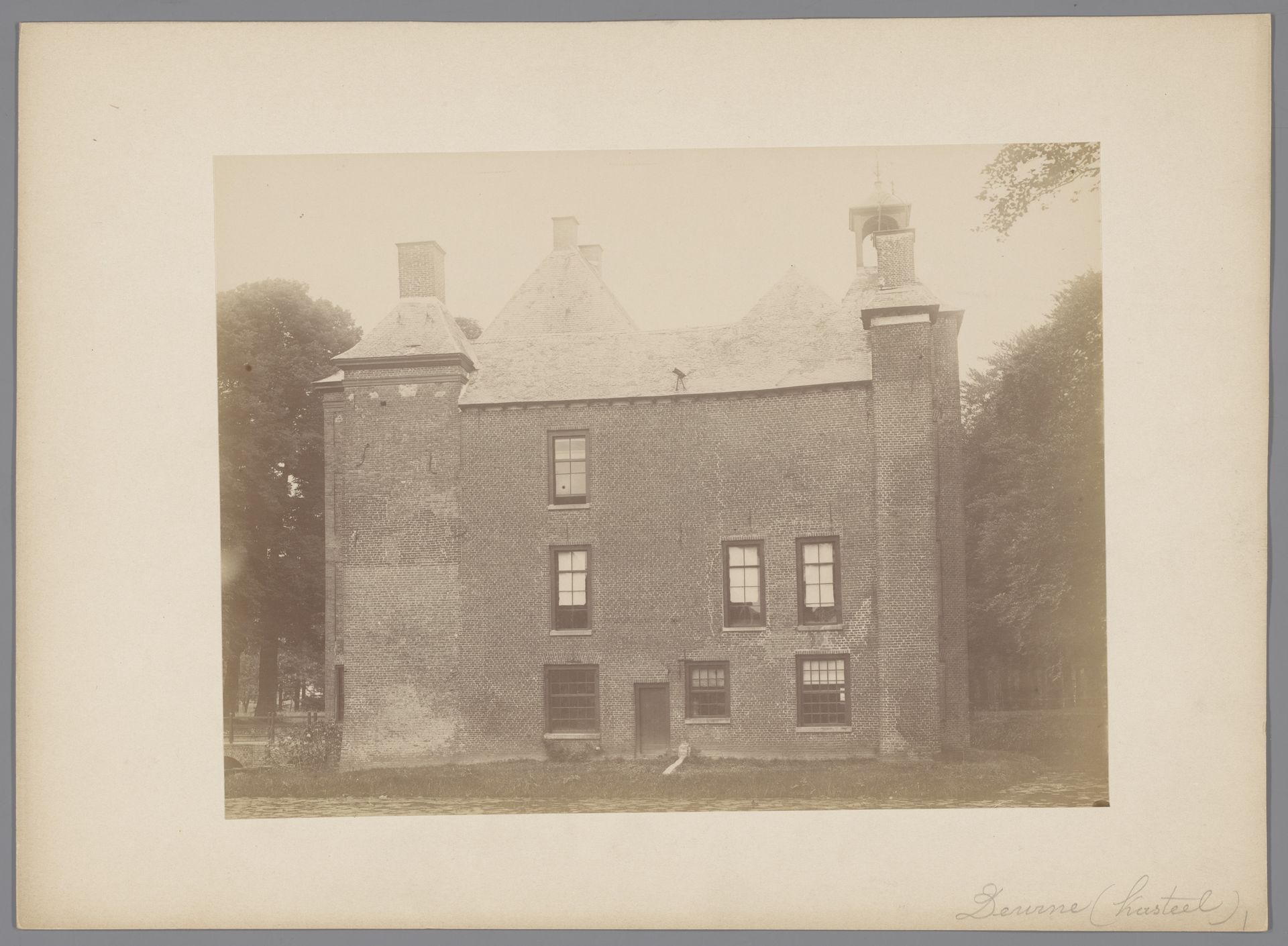 Zuidzijde van het Groot Kasteel bij Deurne by anoniem (Monumentenzorg)