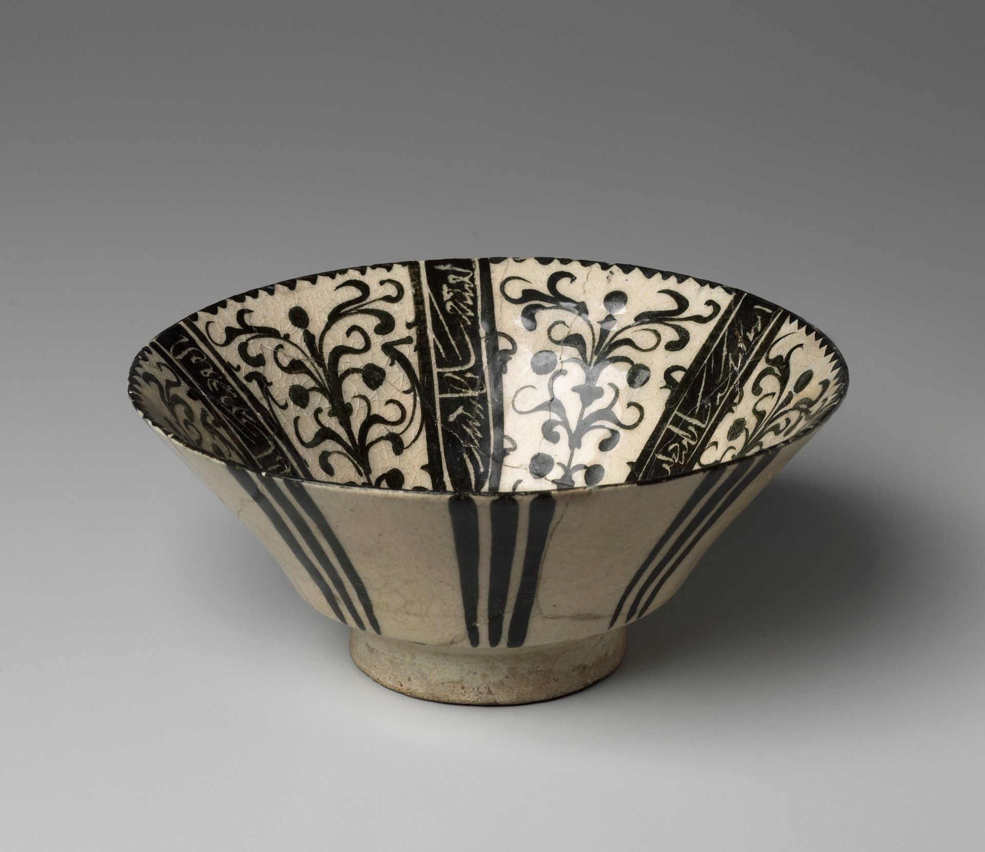 Bowl with “Willow-tendril” motif by Anonymous