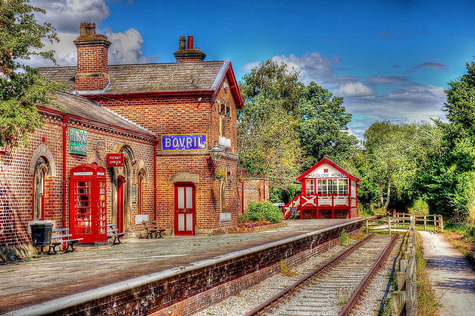 Hadlow Road Station